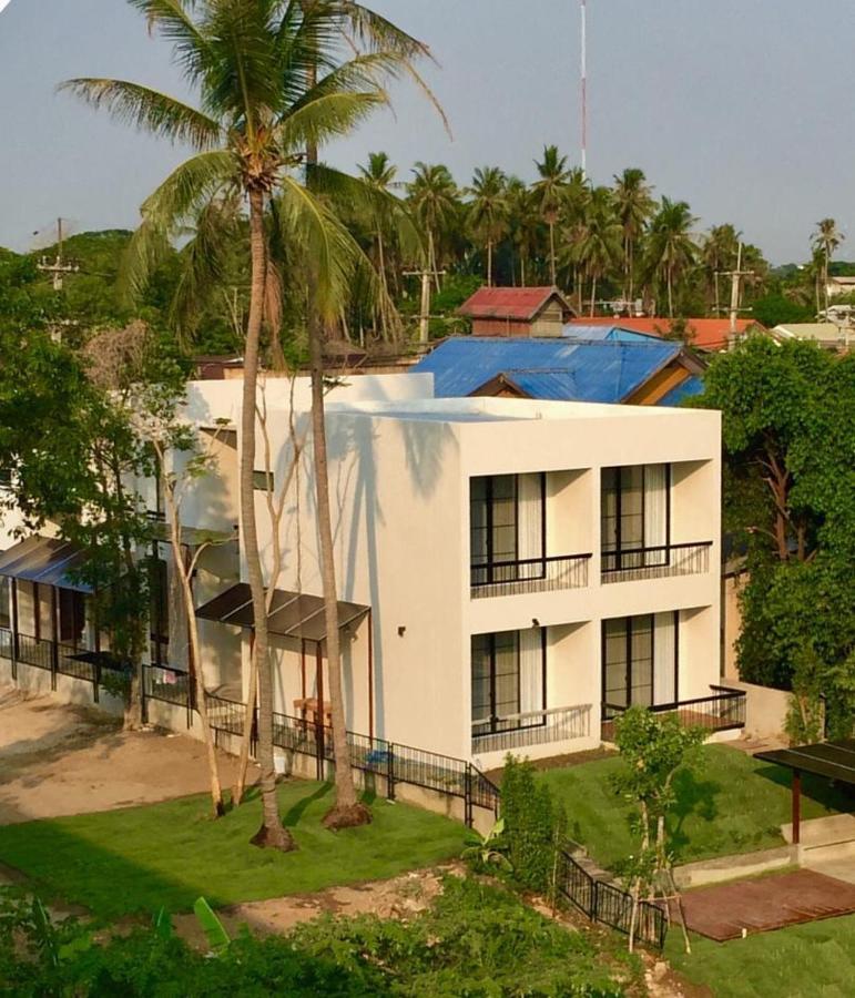 Home By The Bridge Hotel Kamphaeng Phet Exterior foto
