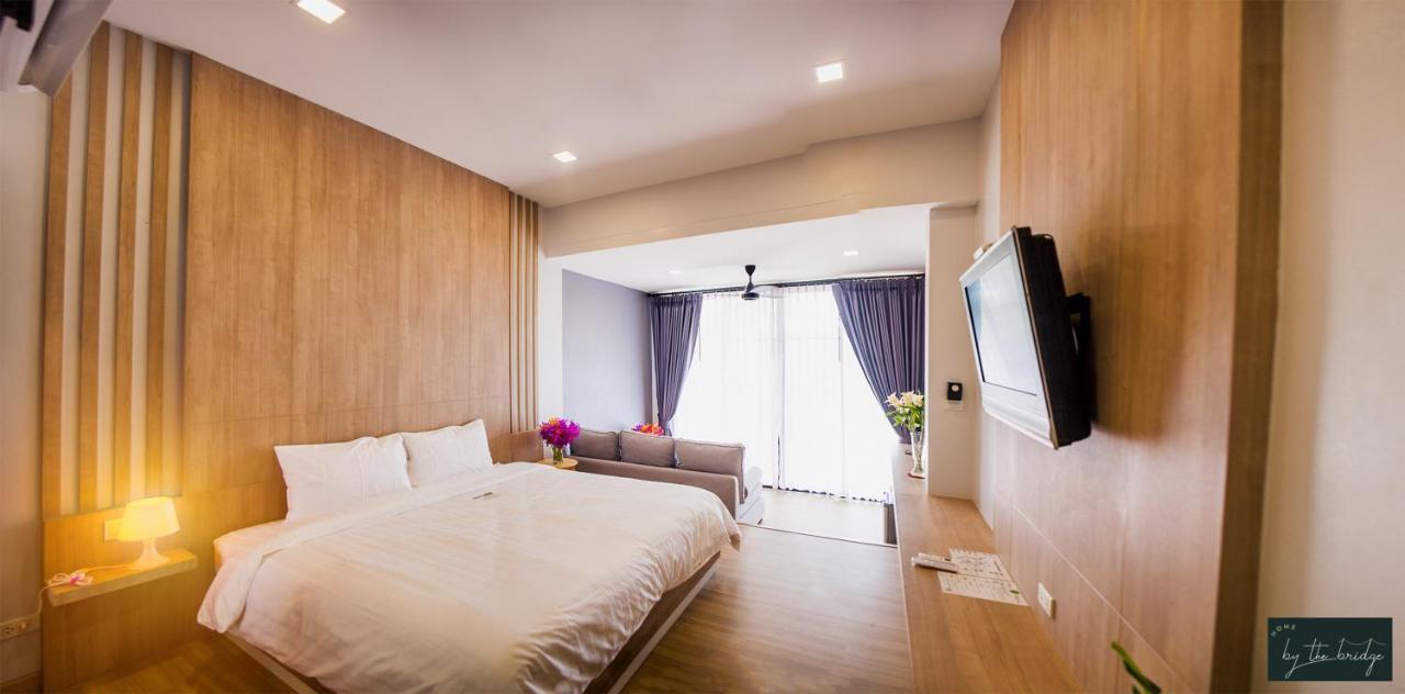 Home By The Bridge Hotel Kamphaeng Phet Exterior foto
