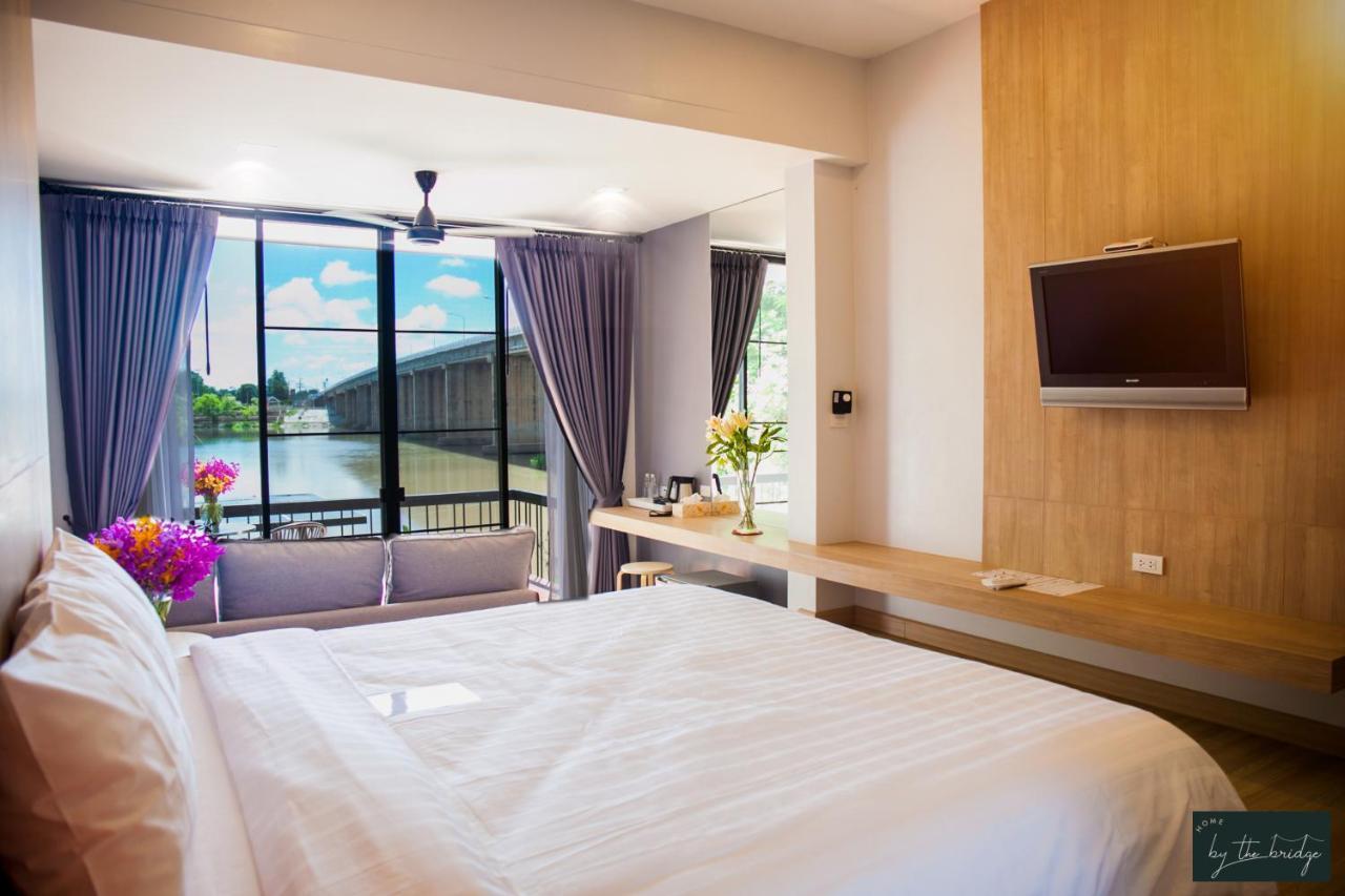 Home By The Bridge Hotel Kamphaeng Phet Exterior foto